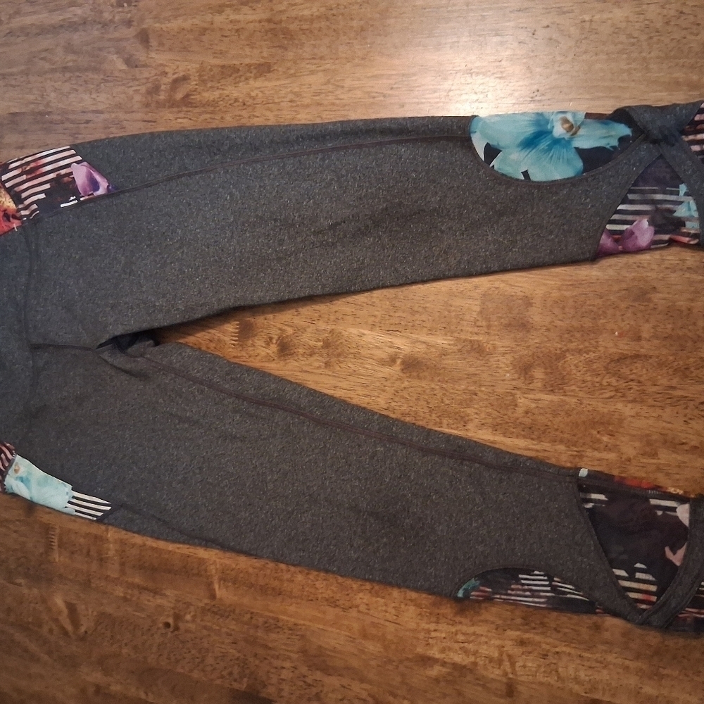 CALIA by Carrie Underwood Chracoal Floral Yoga Pants Bathing Suit Top S - Picture 5 of 9